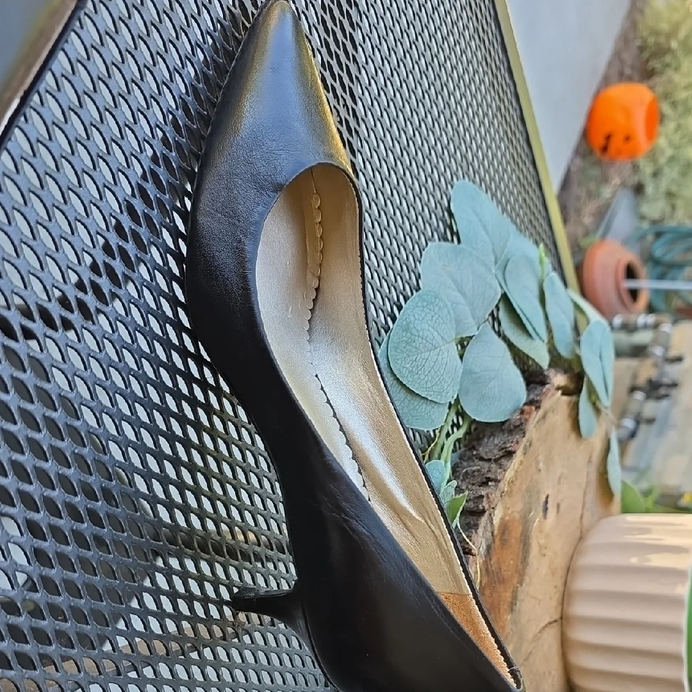 Jessica Simpson Classic Black Heels - Picture 7 of 7